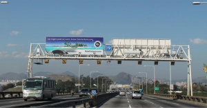 Painel Front Light na Ponte Rio-Niterói - pórtico 19 - sentido do Rio para Niterói