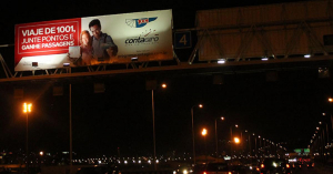 Painel Front Light na Ponte Rio-Niterói - pórtico 04 - sentido de Niterói para o Rio